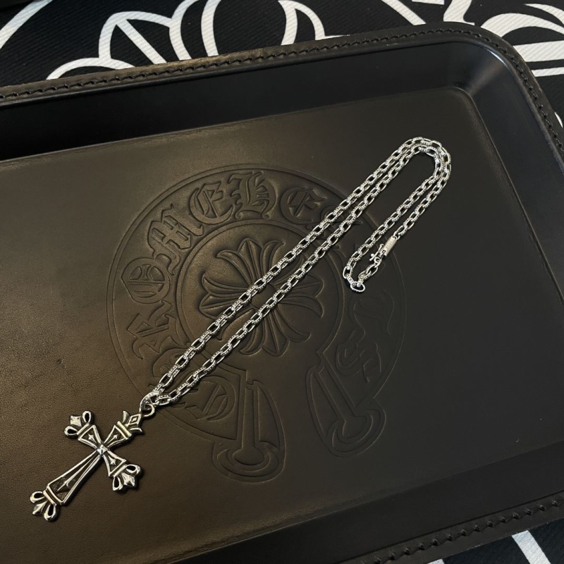 Ch**me He**ts necklaces